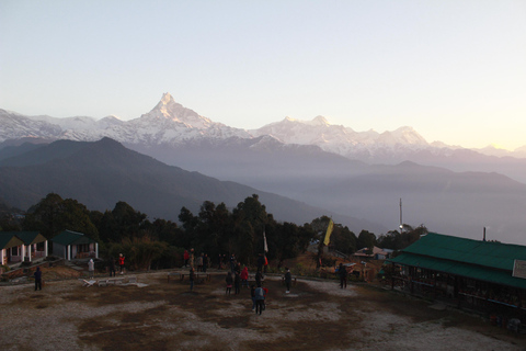 Pokhara: Een nacht kamperen, kampvuur in Australisch kamp