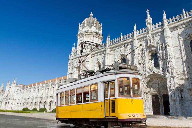 Lisbon: Sintra, Pena Palace, Belém, Cascais Small Group Tour Small Group – Sintra & Lisbon Tour Full Day in Portuguese