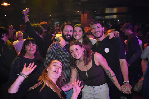 Edinburgh: Bar Crawl with Shots, Nightclub and Live music