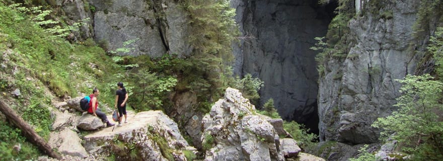 Forteresse de Ponor : visite à la journée de la plus grande grotte roumaine