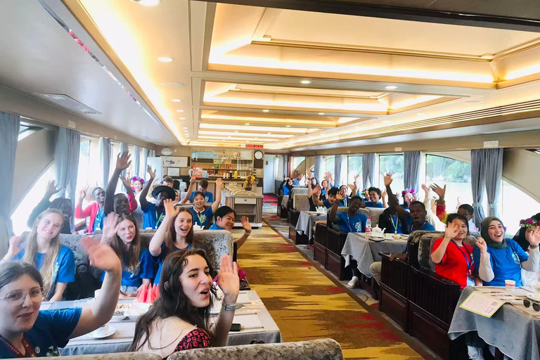 Guilin: Li River Cruise to Yangshuo with Hotel Pickup Li River 5-Star Cruise Upper Deck with Hotel Pickup
