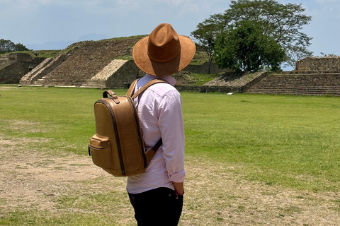Oaxaca: Monte Albán Tour with Breakfast at Abastos Market