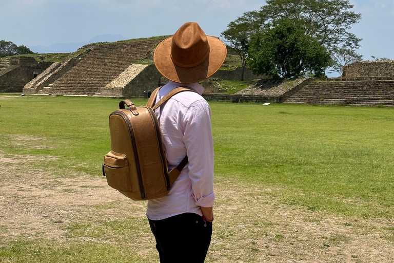 Oaxaca: Monte Albán Tour with Breakfast at Abastos Market