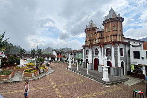 Tour Guatapé con visita a Granja de las Llamas y las Alpacas
