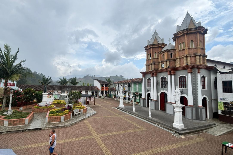 Tour Guatapé con visita a Granja de las Llamas y las Alpacas