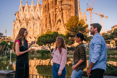 Sagrada Familia Guided Tour with Official Guide Regular Tour