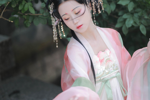 Guangzhou: Private Photoshoot with Professional Photographer 1-hour photoshoot