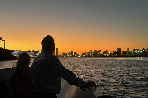 Miami: Unlimited Prosecco Cruise with Skyline Views