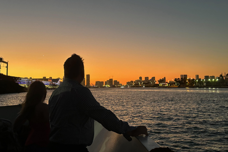 Miami: Unlimited Prosecco Cruise with Skyline Views