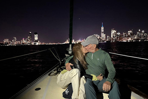 NYC- PRIVATE SAILBOAT, STATUE OF LIBERTY, MANHATTAN SKYLINE DAYTIME SAILING