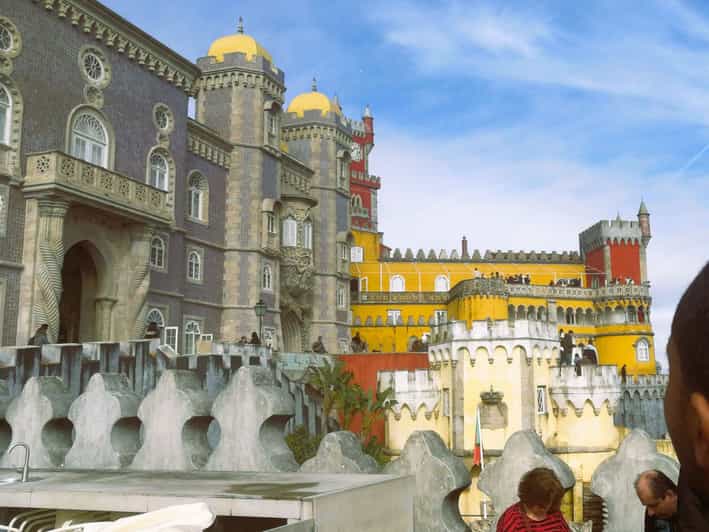Private Half Day tour Sintra Pena Palace & Initiantion Well
