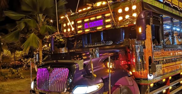 Cartagena: Alcohol-Free Chiva Rumbera Night Tour