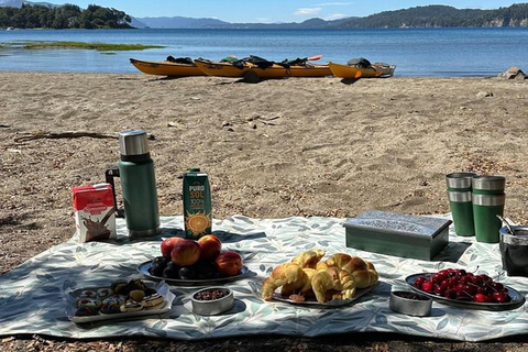 Villa la Angostura: Half Day Kayak Tour with Picnic