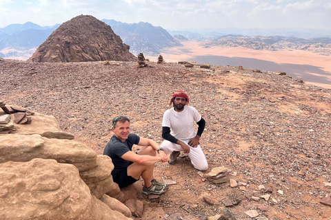 Wadi Rum: Full Day Jeep Sunset Tour with Lunch