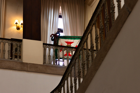 Porto: authentieke en traditionele studenten- en serenade-fadoPorto: Unieke studenten en serenade Fado van Coimbra Show