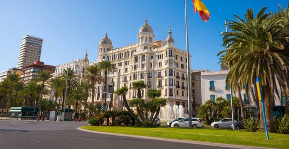 Alicante: 2.5-Hour Walking Tour of Landmarks & Local Life