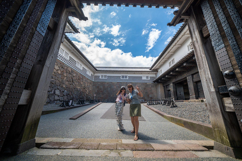 Kanazawa: Castle Interior & Kenrokuen Garden Tour