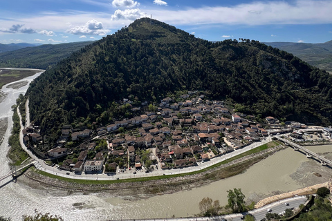 من تيرانا: بيرات، جيروكاستر، وكساميل، جولة لمدة يومين