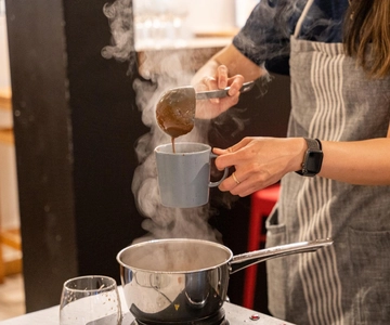 Brugge: Workshop Belgische Chocolade Maken met Bierproeverij