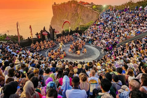 Bali: Uluwatu Temple Sunset Tour with Kecak Fire Dance