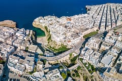 Bari: Tagestour mit privatem Bus nach Alberobello, Monopoli und Polignano mit Reiseleiter