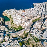 Bari: Guided Private Bus Day Tour of Alberobello, Monopoli, and Polignano