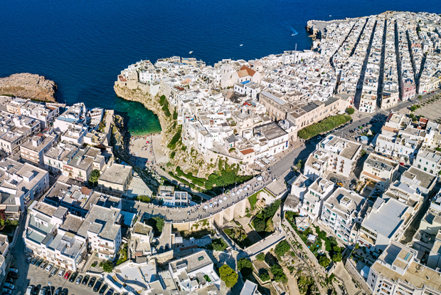 Bari: excursión de un día en autocar privado por Alberobello, Monopoli y Polignano con guía