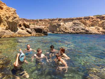 Ukryte jaskinie, opuszczone kluby – wycieczka po tajemniczej Ibizie