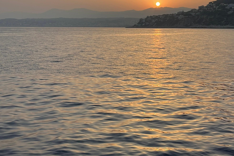 Villefranche-Sur-Mer: Sunset boat tour