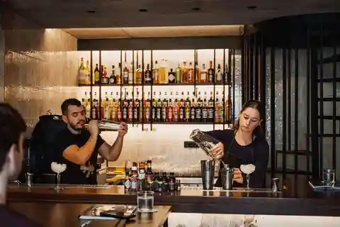 Heraklion: Cocktail Workshop with Finger Food Pairing