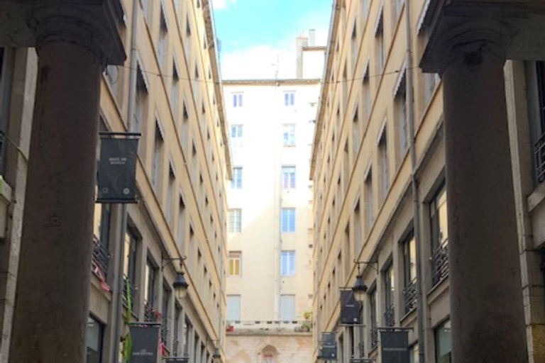 Lyon : Walking tour of the “Traboules” - Slopes Croix-Rousse Walking Tour in FRENCH