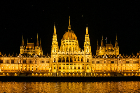 Budapest: Candlelit Dinner River Cruise with Live Music