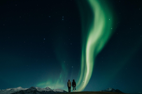 Tour en grupo reducido por la Aurora Boreal con fotos y cacao caliente