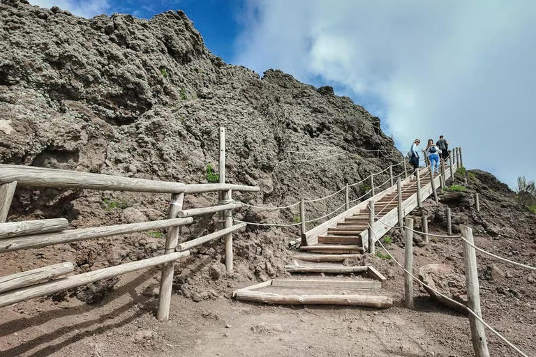 Rome: Vesuvius, Pompeii or Herculaneum by High-speed Train Pompeii Spanish Guided Tour & Vesuvio Entry ticket