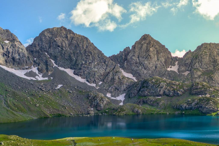 第比利斯：托巴瓦奇赫利湖，斯瓦涅蒂带午餐的导览徒步之旅
