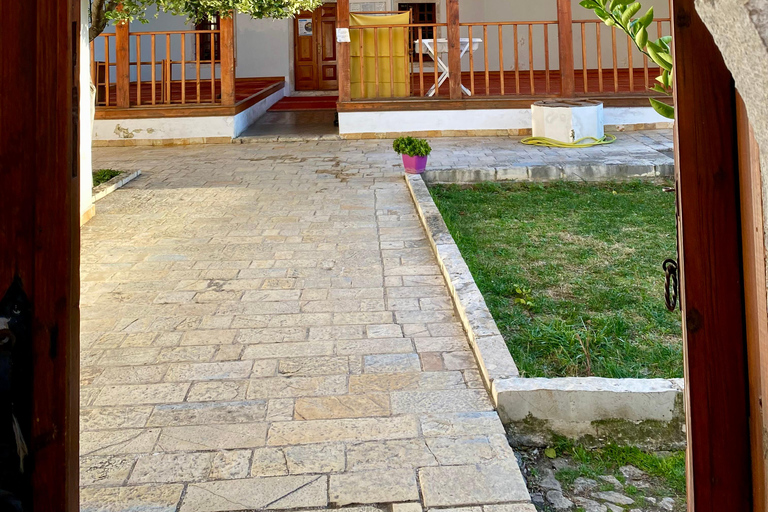 Tirana: Kruja Castle, Old Bazaar, and Bunk’Art 1 Tour