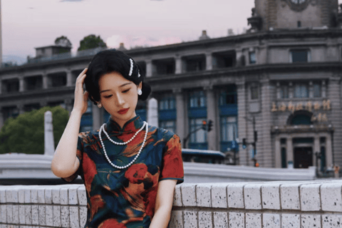 Shanghai: Qipao Photoshoot at The Bund or Yu Garden Light Luxury Photoshoot