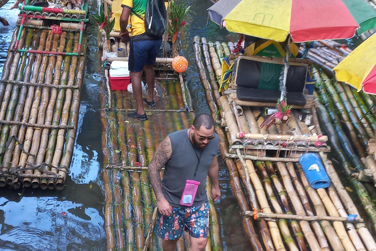 Från Montego Bay: Lethe Bamboo Rafting och stadsvandringEndast grupper om 18 personer: Lethe Bamboo Rafting och stadsvandring