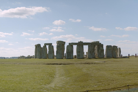Private Guided Day tour to Stonehenge, Avebury, Silbury Hill