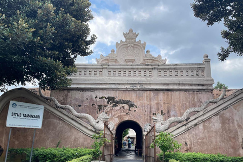 Yogyakarta: Sultan Palace and Water castle Guided Tour Water castle Guided Tour