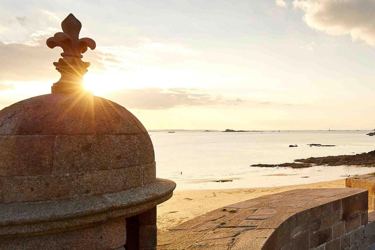 Saint-Malo: zapierające dech w piersiach krajobrazy i historyczna wycieczka piesza