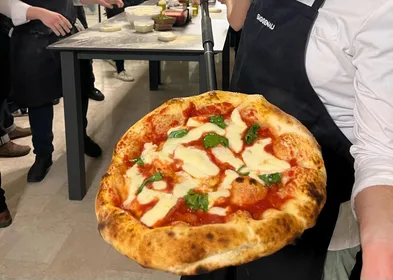 Mailand: Pizza- und Tiramisu-Kochkurs mit Weinverkostung