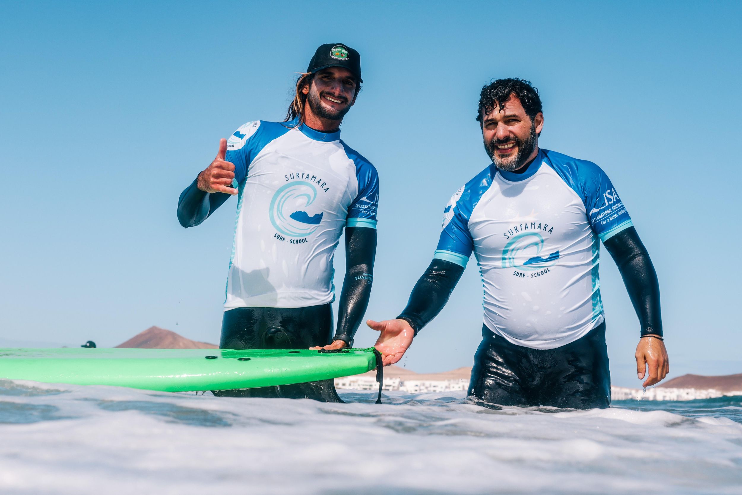 Lanzarote - Famara: Surfkurse für alle Altersgruppen und Niveaus