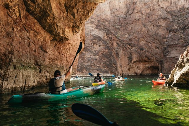 Desde Las Vegas: En Kayak a la Cueva Esmeralda con un Guía