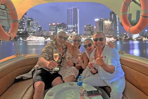 胡志明市：2026年除夕烟花快艇之旅团体游：除夕烟花快艇巡游