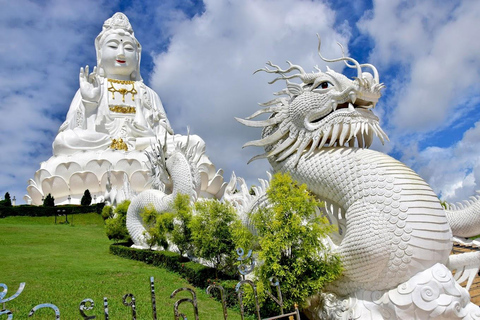 Chiang Mai: Chiang Rai Highlights Tour with Guide & Pickup
