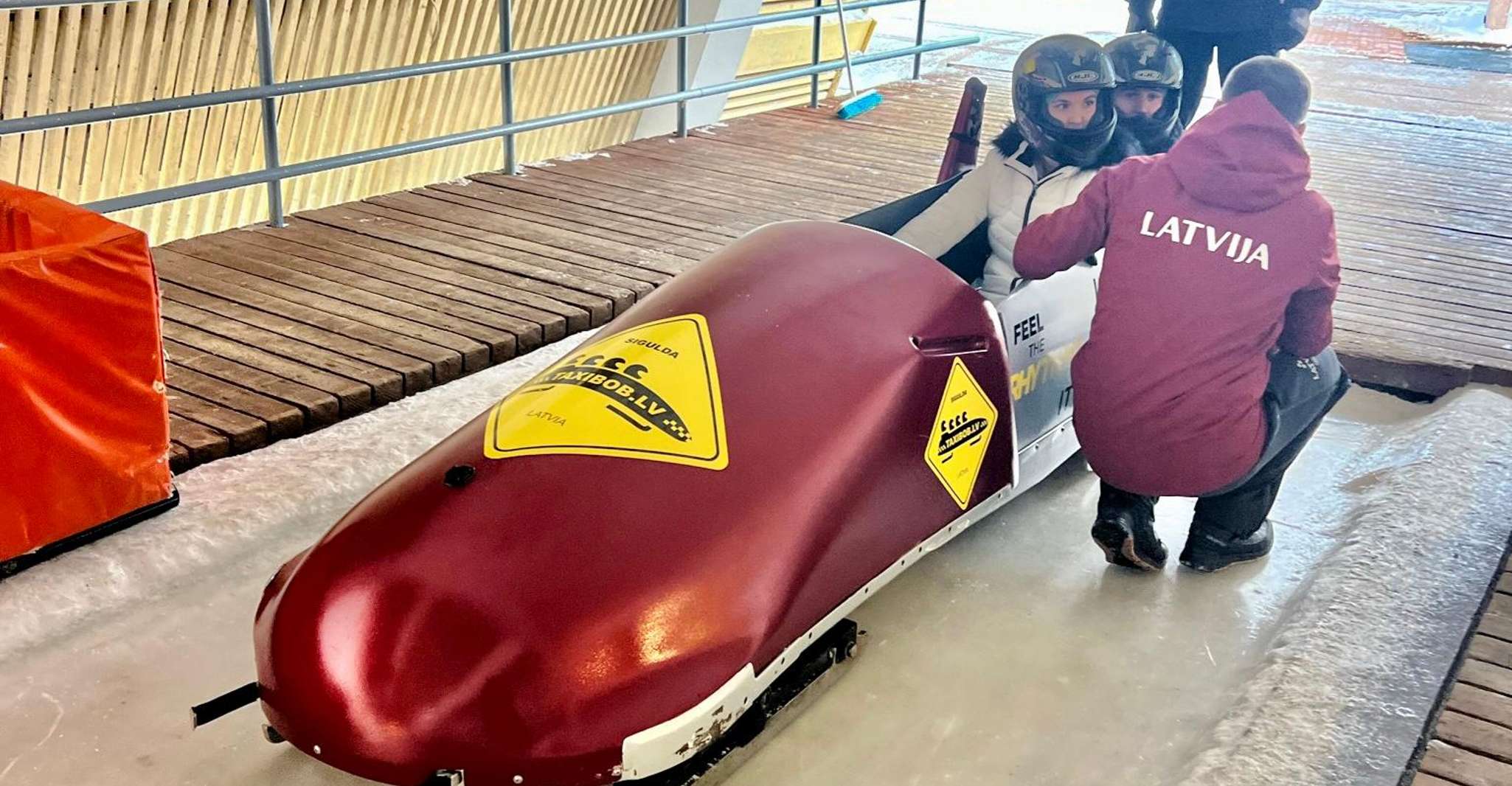 Letland Bobsleigh en luge track ride ervaring - Hizvo