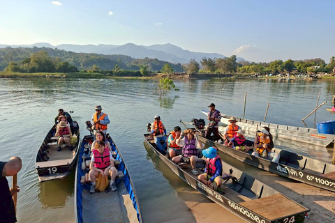 Chiang Mai: Wat Ban Den, Sticky Waterfall, & Rain Tree Tour Giant Rain Tree, Sticky Waterfall, Hiking at Moai Mountain