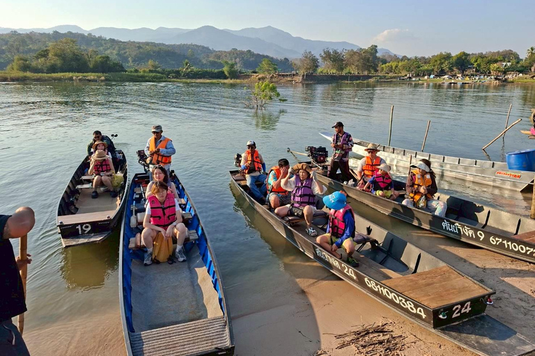 Chiang Mai: Wat Ban Den, Sticky Waterfall, & Rain Tree Tour Giant Rain Tree, Sticky Waterfall, Hiking at Moai Mountain