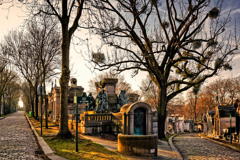 Paris: Père Lachaise Cemetery (Small Group Tour) Paris: Père Lachaise Cemetery Walking Tour (English)